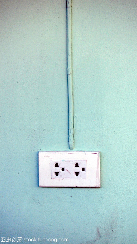 白色電源插座關閉